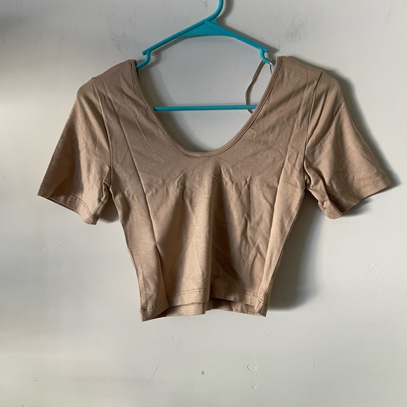 Veto Moda open shoulder short sleeve cropped shirt. Size XS - Picture 2 of 3